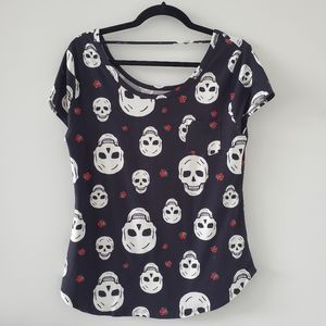NWT Skulls & Rose's Scoop Neck Tee with Pocket